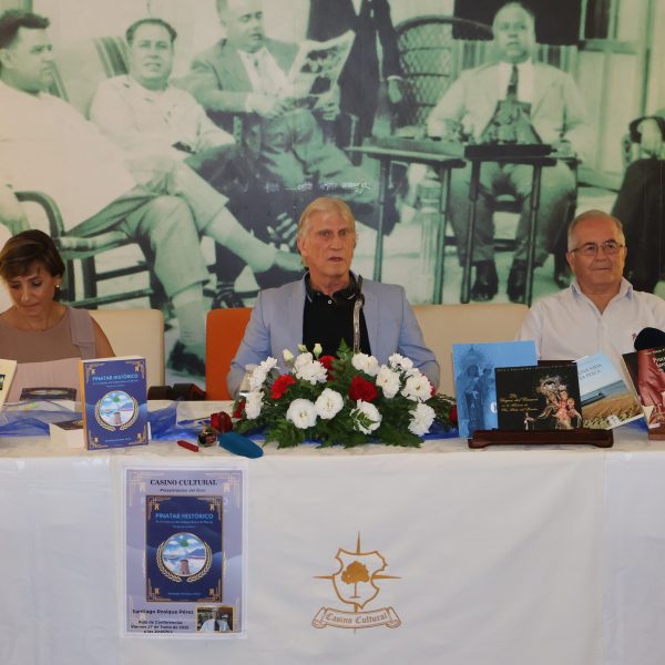 Santiago Rosique presenta su obra Pinatar Histórico 