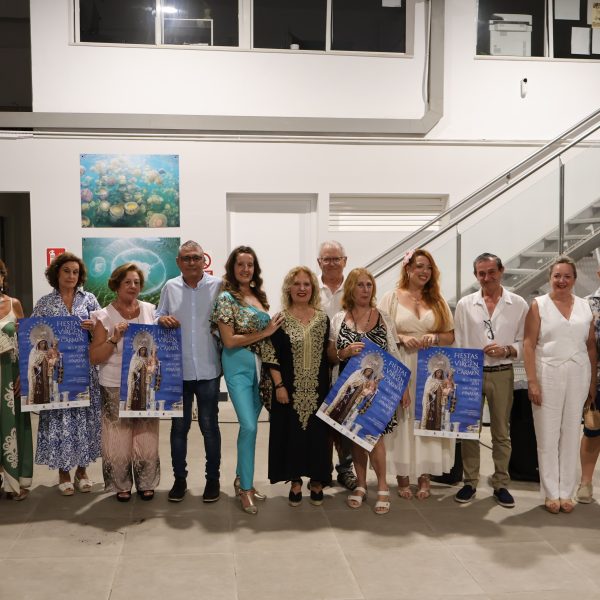 La poesía se rinde a la Virgen del Carmen en una emotiva velada en La Lonja 