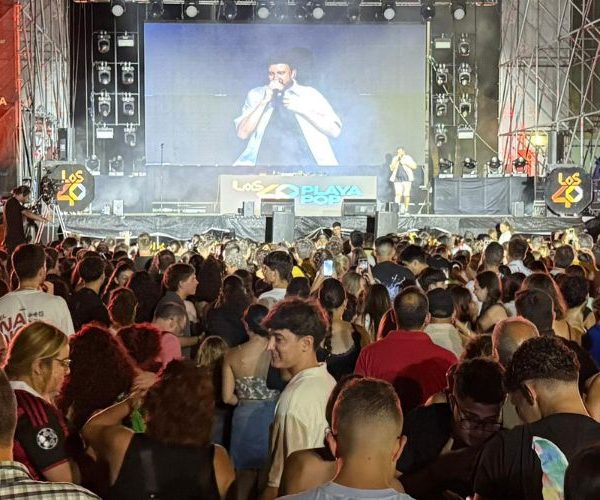 Éxitos, talento emergente y miles de asistentes se unen para celebrar el verano en LOS40 Playa Pop