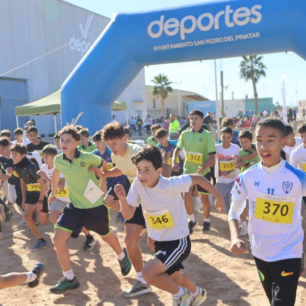 Más de 500 escolares participan en la jornada municipal de Campo a través
