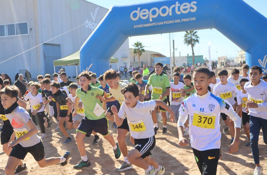 Más de 500 escolares participan en la jornada municipal de Campo a través