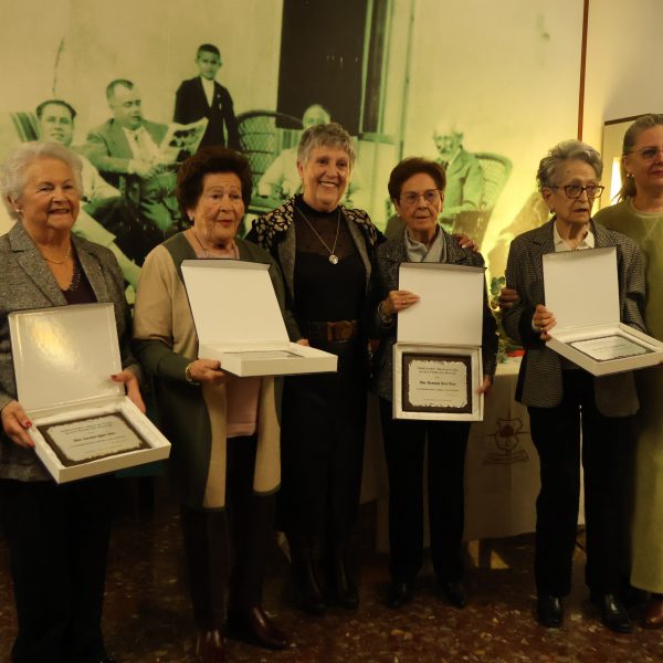 La Asociación de Amas de Casa y Usuarios Virgen de la Piedad inicia la Navidad con un emotivo acto de convivencia