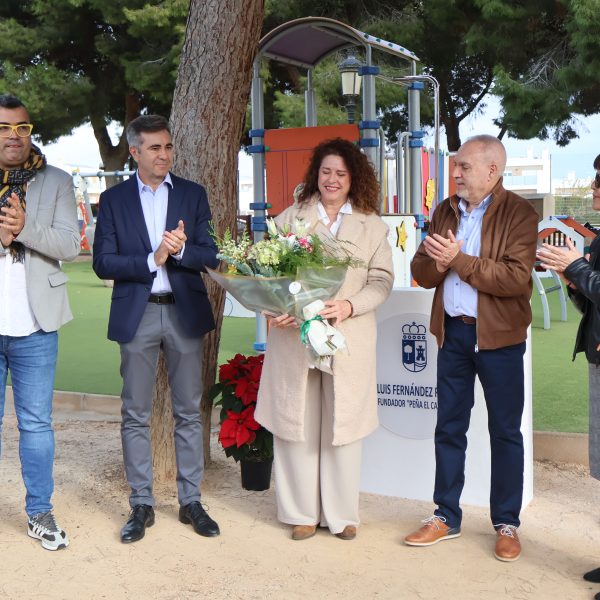 San Pedro del Pinatar rinde homenaje a Luis Fernández Roca con la inauguración de un parque en su memoria