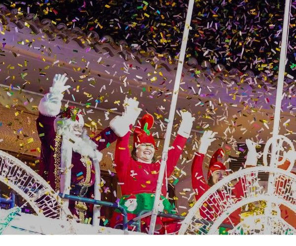 Papá Noel pasea la “Fantasía de Navidad” por San Pedro del Pinatar