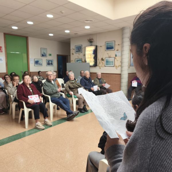 El poder de una palabra amable: jóvenes y mayores comparten una jornada inolvidable