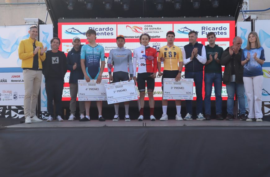 Luis Cayuela, tercero, sale de la cita de casa como líder