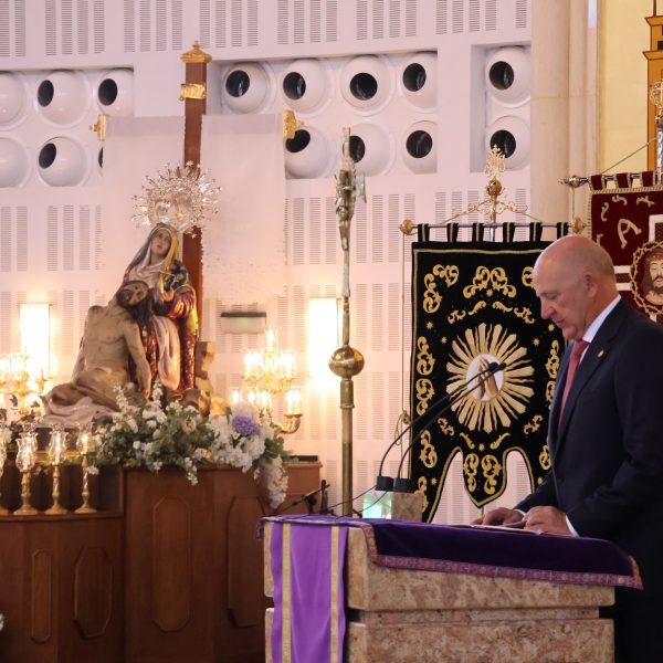 Mariano Visedo ensalza la Semana Santapinatarense en un emotivo pregón