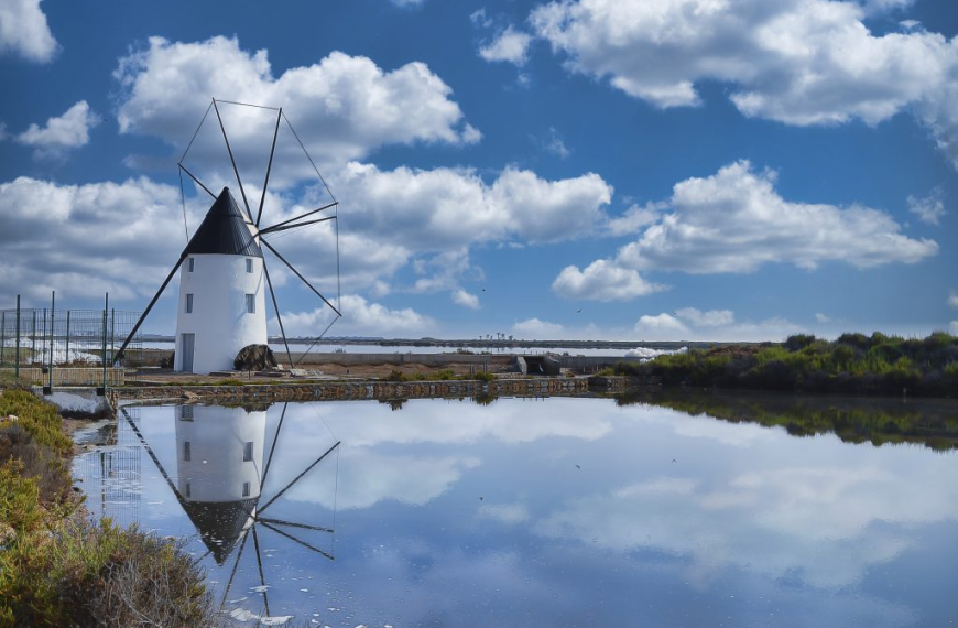 San Pedro del Pinatar invita a descubrir su riqueza natural en Semana Santa