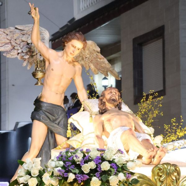 Solemnidad, recogimiento y sentir marcan la Procesión del Santo Entierro