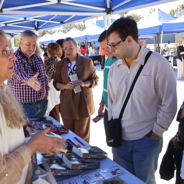 Literatura y teatro visual conquistan el Parque del Mar de Lo Pagán
