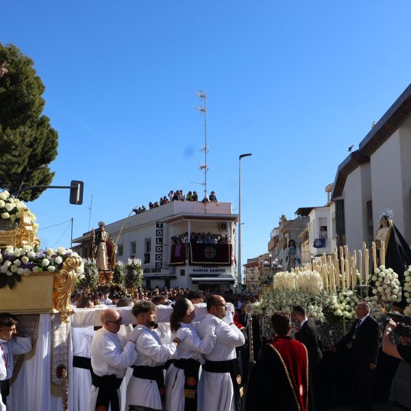 San Pedro del Pinatar se rinde al júbilo delEncuentro en el Domingo de Resurrección
