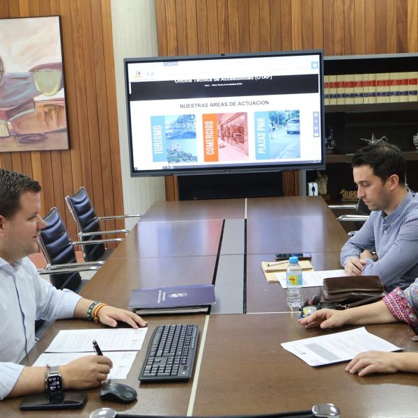 El Ayuntamiento y FAMDIF refuerzan su compromiso con la accesibilidad Universal