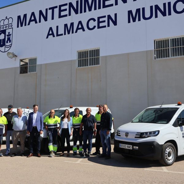 El Ayuntamiento moderniza la flota de vehículos del almacén municipal