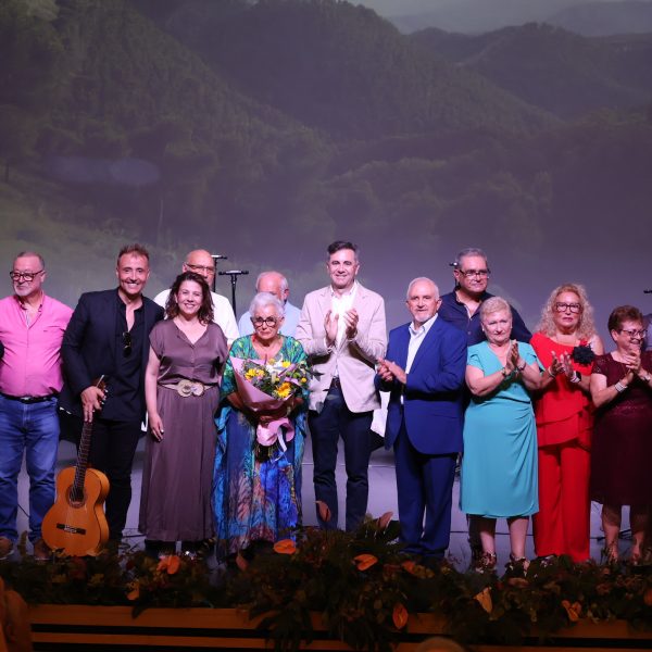 Más de 400 personas disfrutan de la comedia musical “Todos al Bautizo” del coro de mayores Voces Doradas