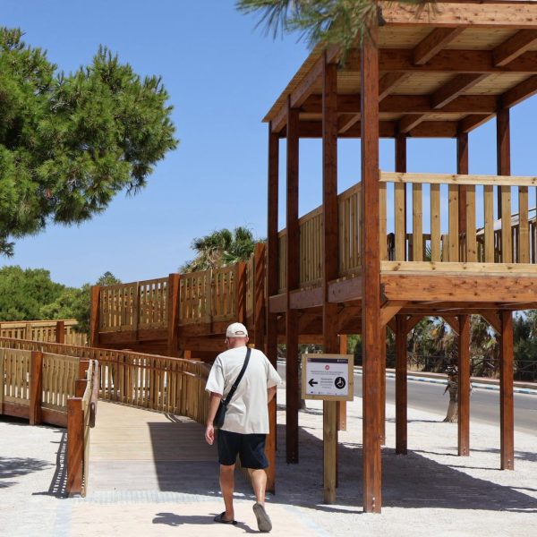 Un nuevo observatorio elevado invita a conocer Las Salinas desde la Avenida del Puerto