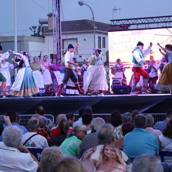 El XIX Festival de Folklore «Villa de San Pedro» arranca con una gran noche de tradiciones