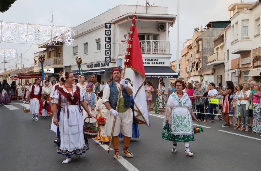 Cerca de 700 kilos de frutos y hortalizas protagonizan la tradicional Ofrenda al Patrón en las Fiestas de San Pedro del Pinatar 