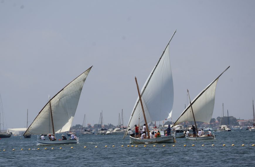 Virgen del Carmen y La Conchita vencen en la V Regata de Vela Latina en honor a la patrona de los mares