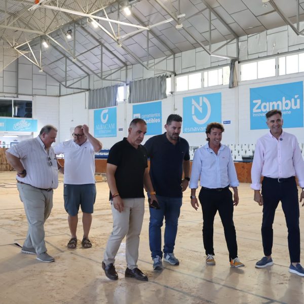 Ayuntamiento y CARM sustituyen el pavimento deportivo del Pabellón Príncipe de Asturias 