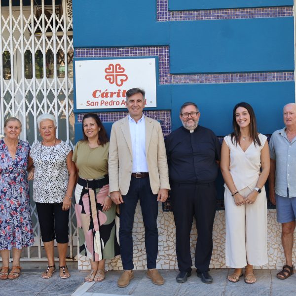 El Ayuntamiento apoya la labor de Cáritas Parroquial mediante el proyecto “Cesta Solidaria”