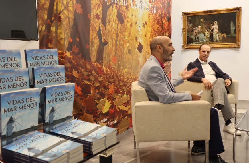 Enrique Fuster del Alcázar recorre las historias y voces vinculadas al Mar Menor