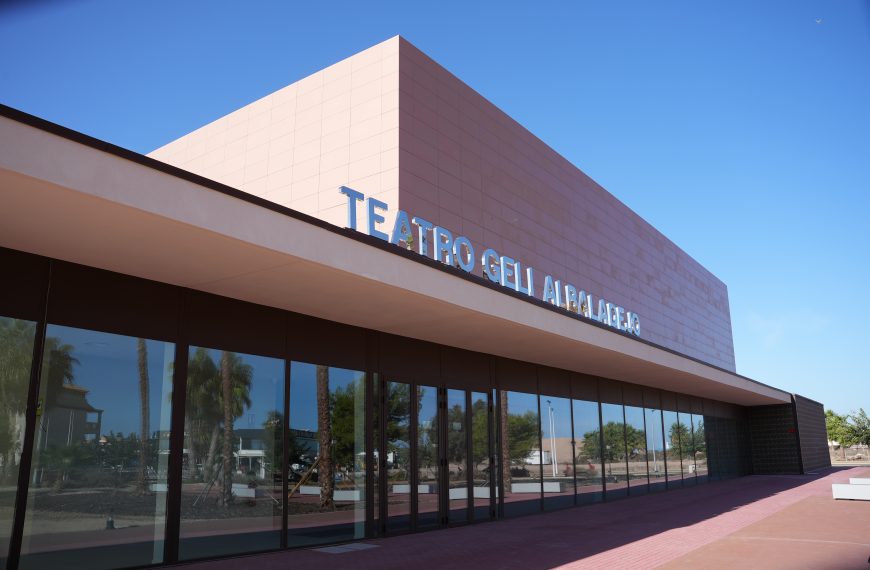 El teatro Geli Albaladejo fomenta las artes escénicas entre los escolares pinatarenses