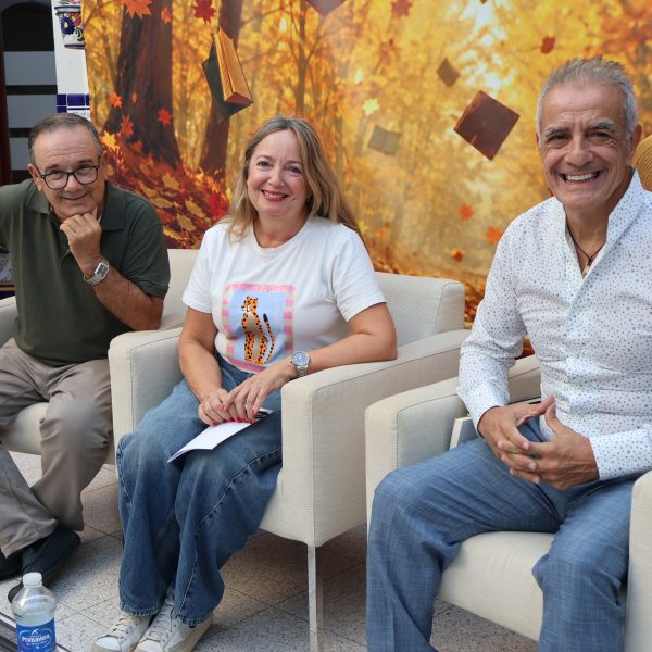 Juan Cayuela y Tomás Guillén acercan sus obras al público en el Otoño literario