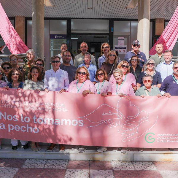 San Pedro del Pinatar se suma a la campaña «Nos lo tomamos a pecho» de la AECC